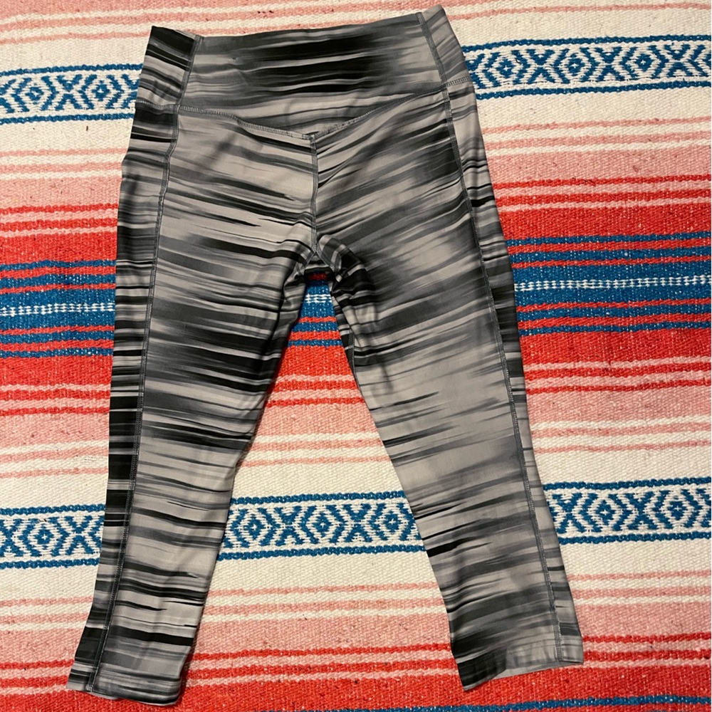 Nike women’s capris brushed black and while leggings size S.
